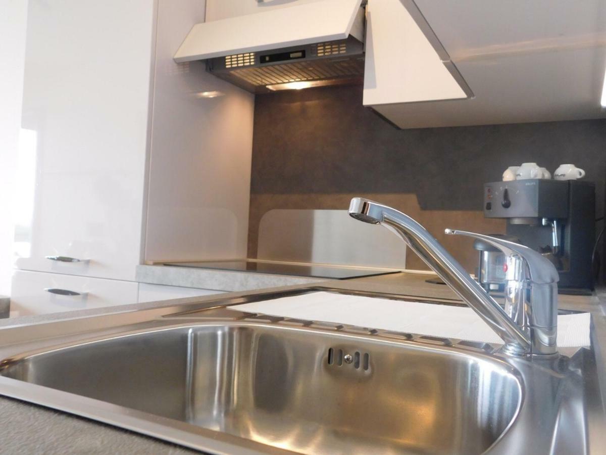 Apartment Silver Rom